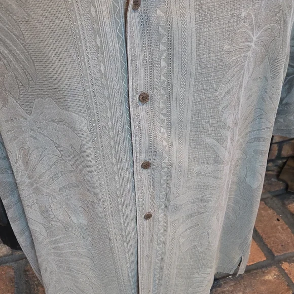 Tommy Bahama Leaf Patterned Grey Button Down Shirt, Medium - Picture 4 of 9